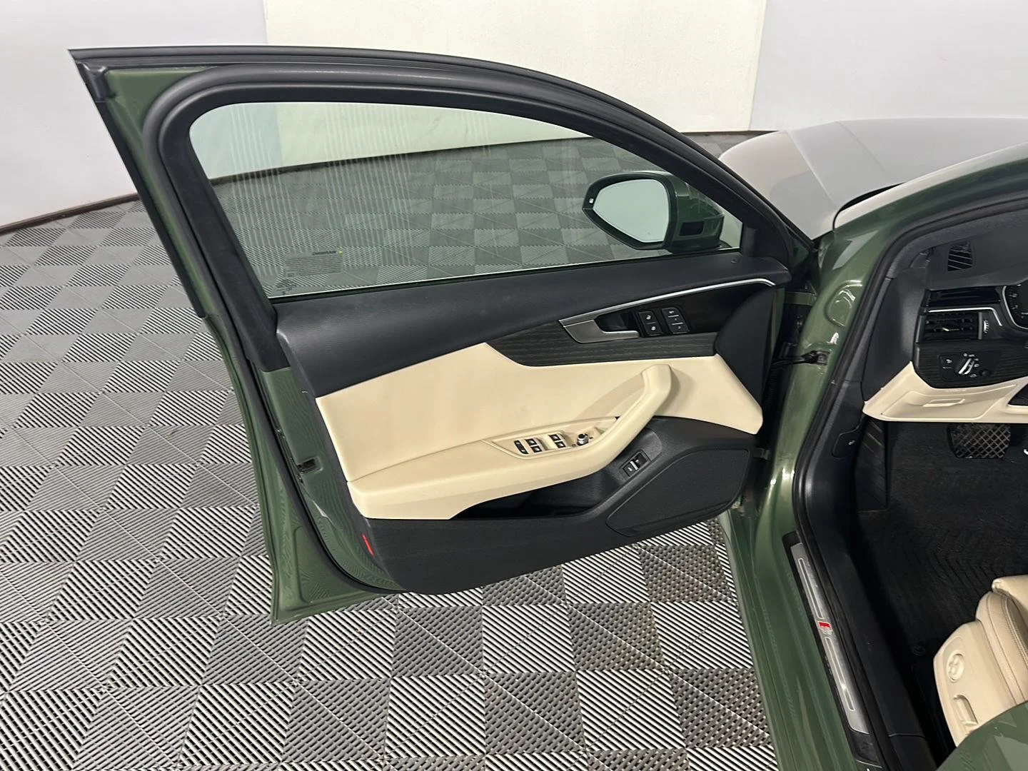 Used 2024 District Green Metallic Audi S line Premium image 17