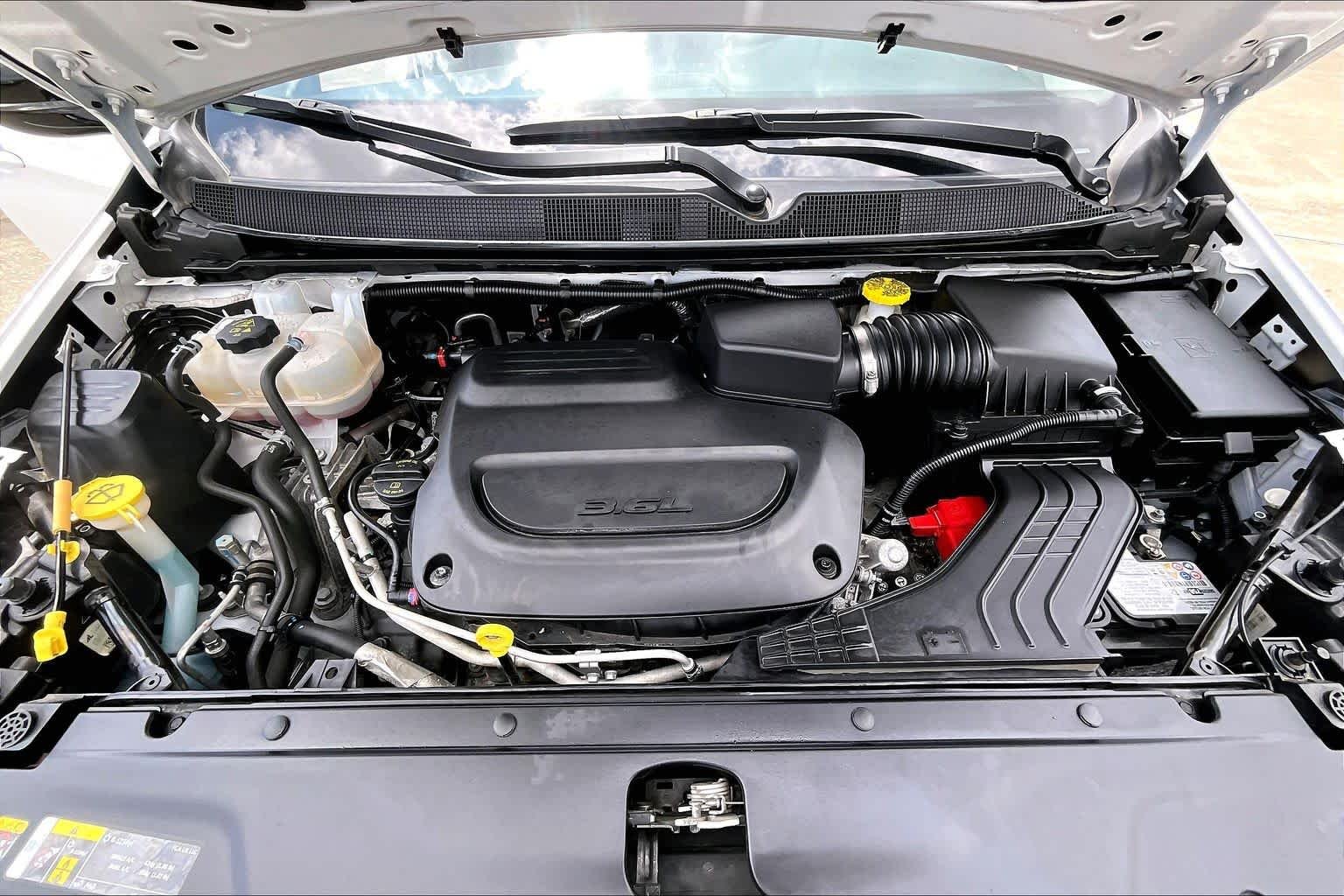Used 2024 Bright White Clearcoat Chrysler Touring L image 29