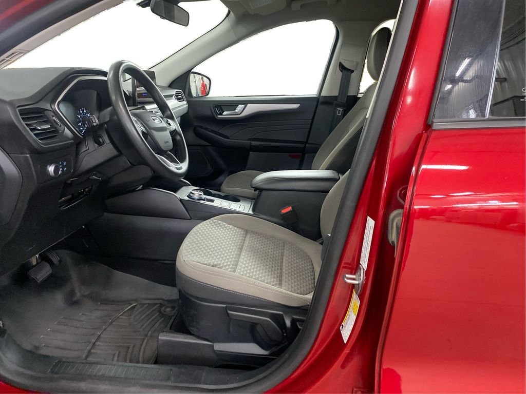 Used 2021 Red Ford SE image 7