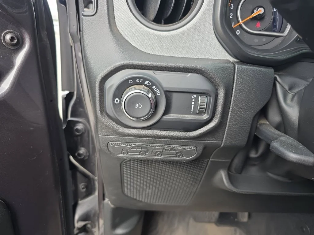 Used 2024 Crystal Metallic Jeep Sport image 15
