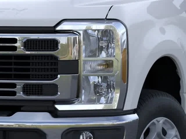 New 2026 Oxford White Ford XLT image 18
