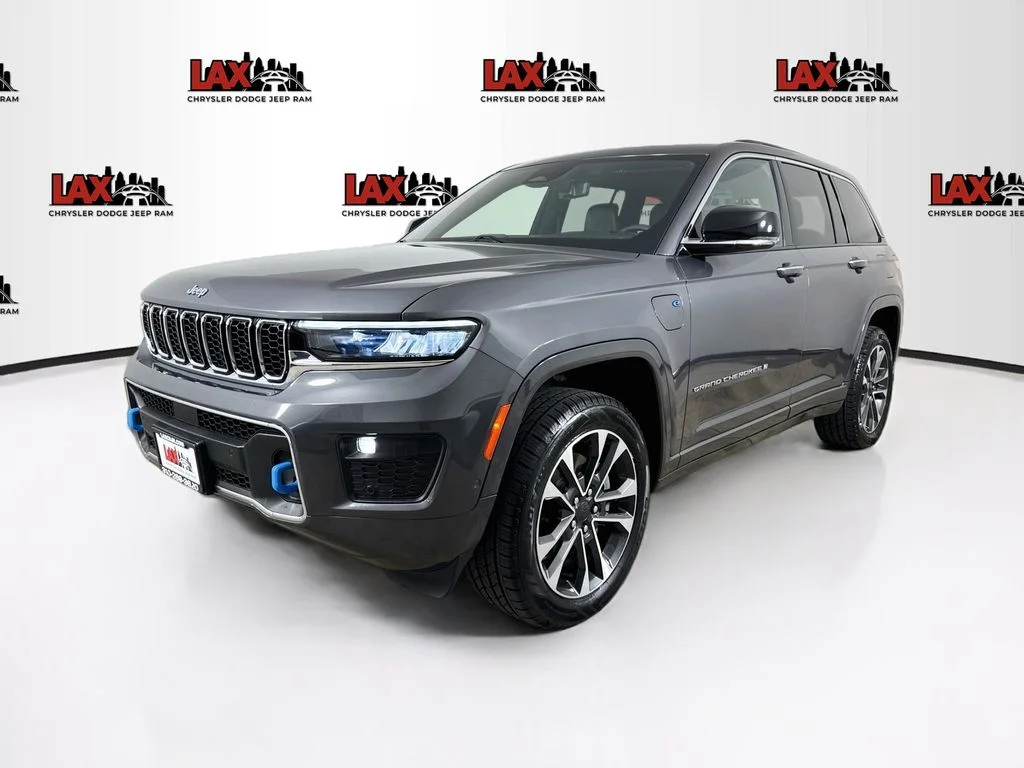Used 2022 Gray Jeep Overland 4xe image 3
