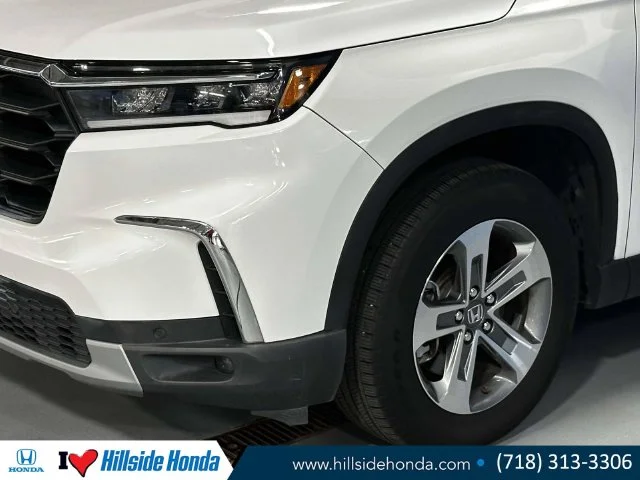Certified Used 2024 Platinum White Pearl Honda AWD EX-L image 9