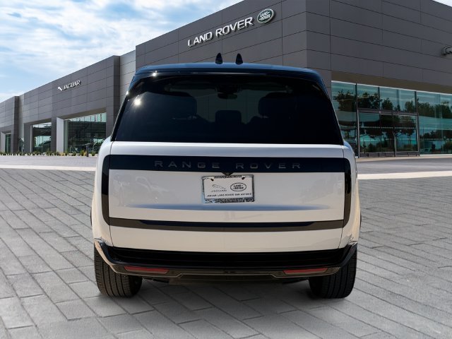 Used 2025 Ostuni Pearl White Premium Metallic Land Rover SE image 4