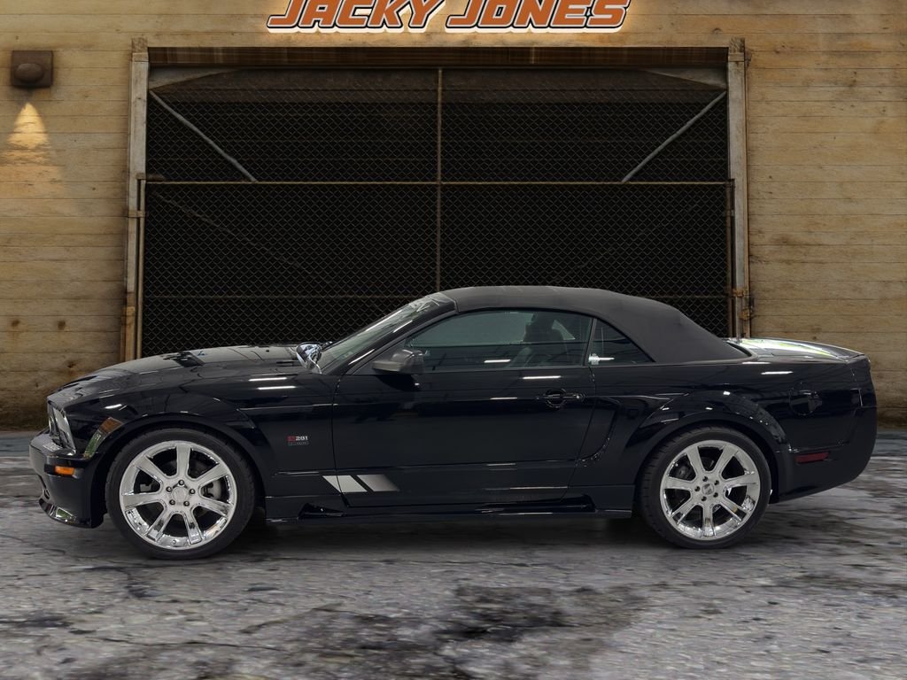 Used 2006 Black Clearcoat Ford GT Premium image 3