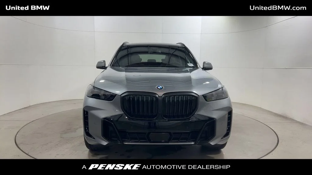 Used 2026 Skyscraper Grey Metallic BMW sDrive40i image 3