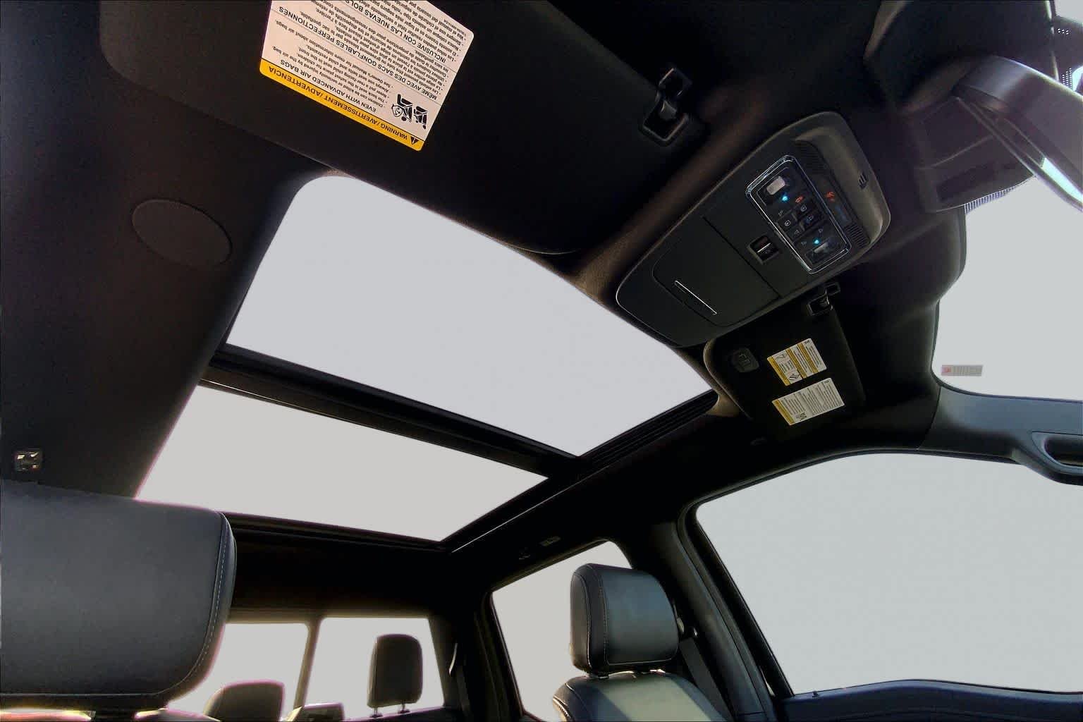 Used 2025 Agate Black Metallic Ford LARIAT image 13