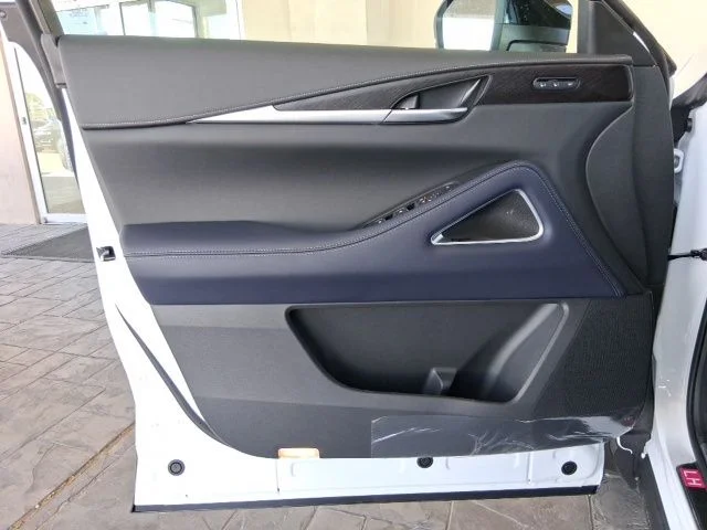 New 2026 2T RAD WHT INFINITI Sport AWD image 17