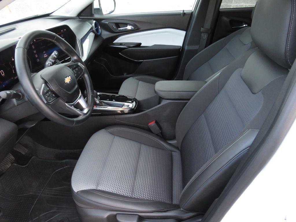 Used 2024 Summit White Chevrolet LT image 18