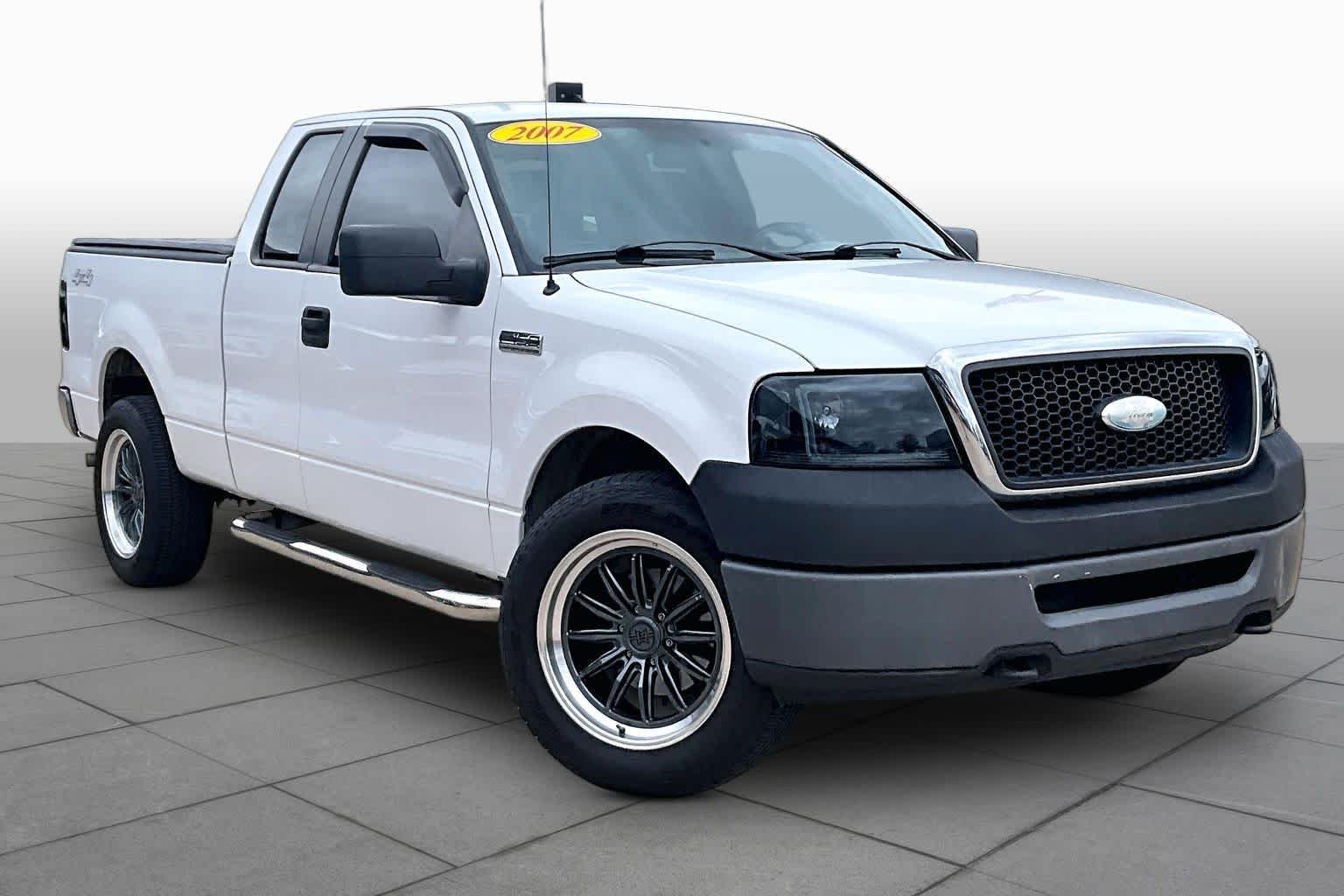 Used 2007 White Sand Tri-Coat Metallic Ford XLT image 2