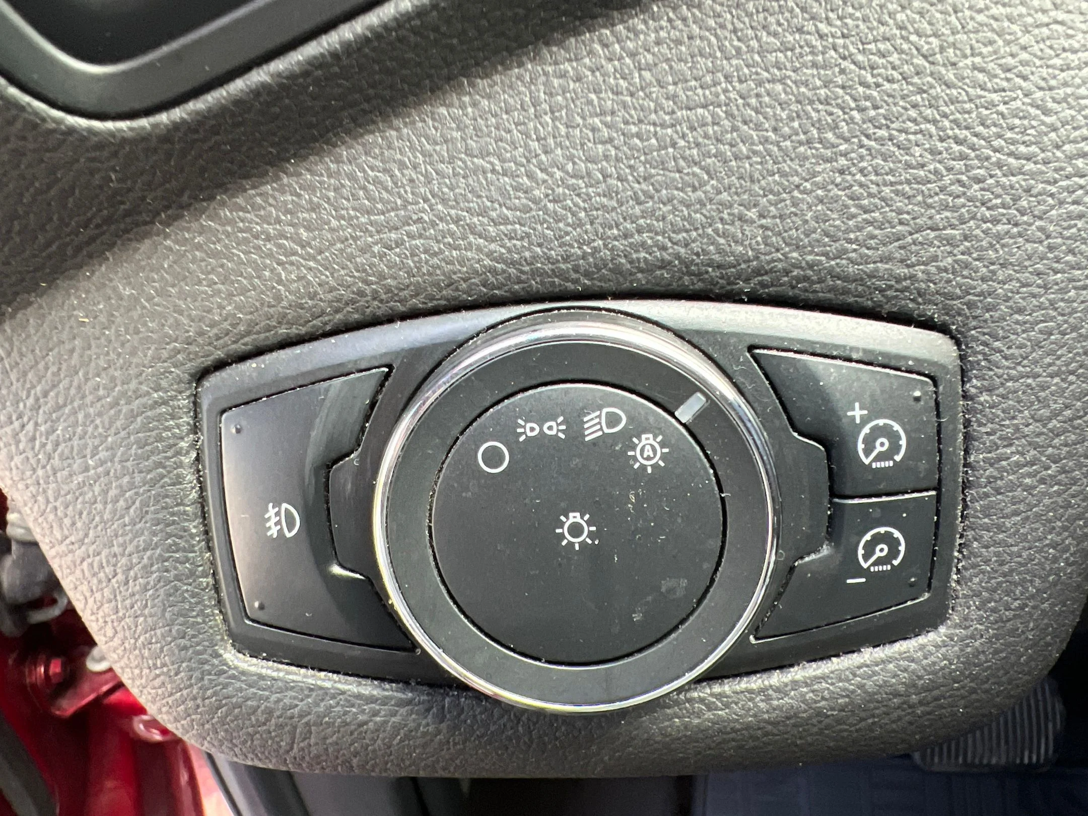 Used 2013 Ruby Red Ford SE image 15
