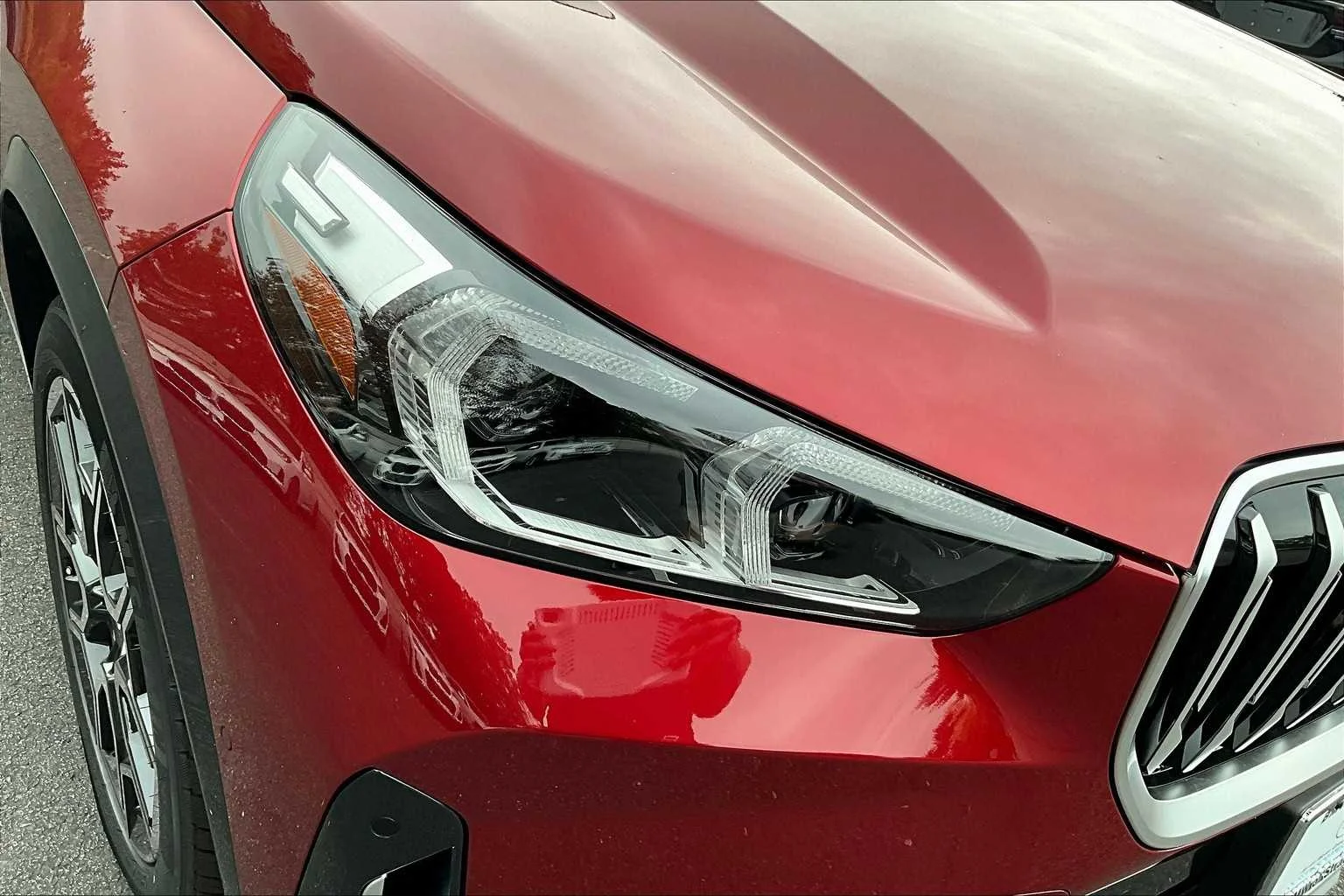 New 2026 Vegas Red Metallic BMW xDrive28i image 13