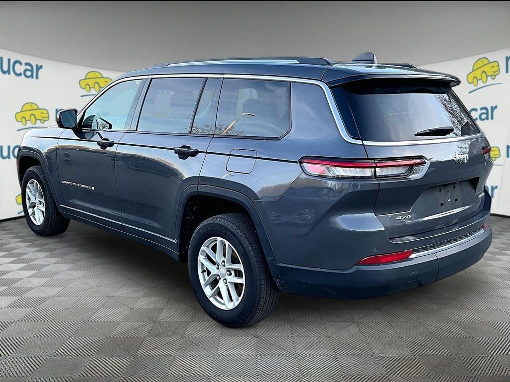Used 2023 Gray Jeep Laredo image 3