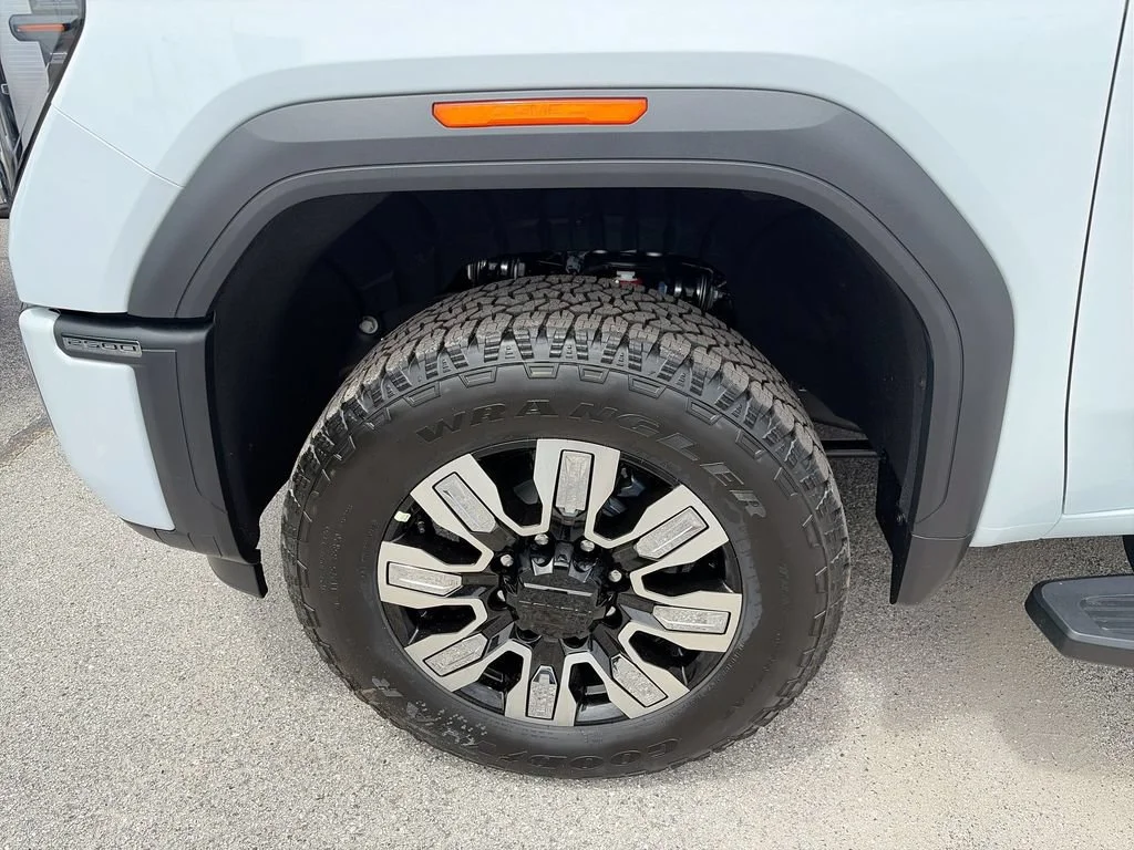 New 2026 Glacier White Tricoat GMC Denali image 39