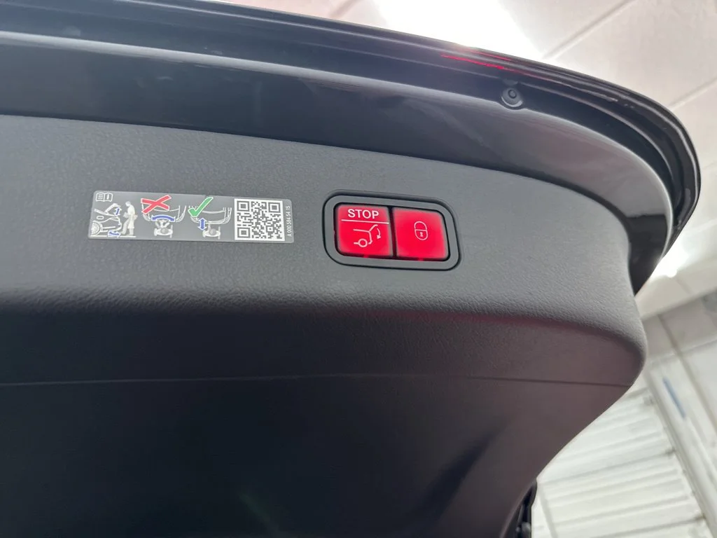 Used 2026 Gray Mercedes-Benz GLC 300 image 26