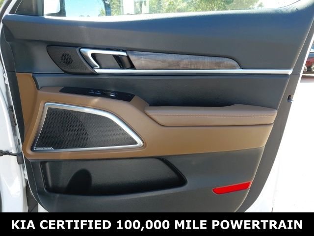 Used 2022 White Kia SX image 26