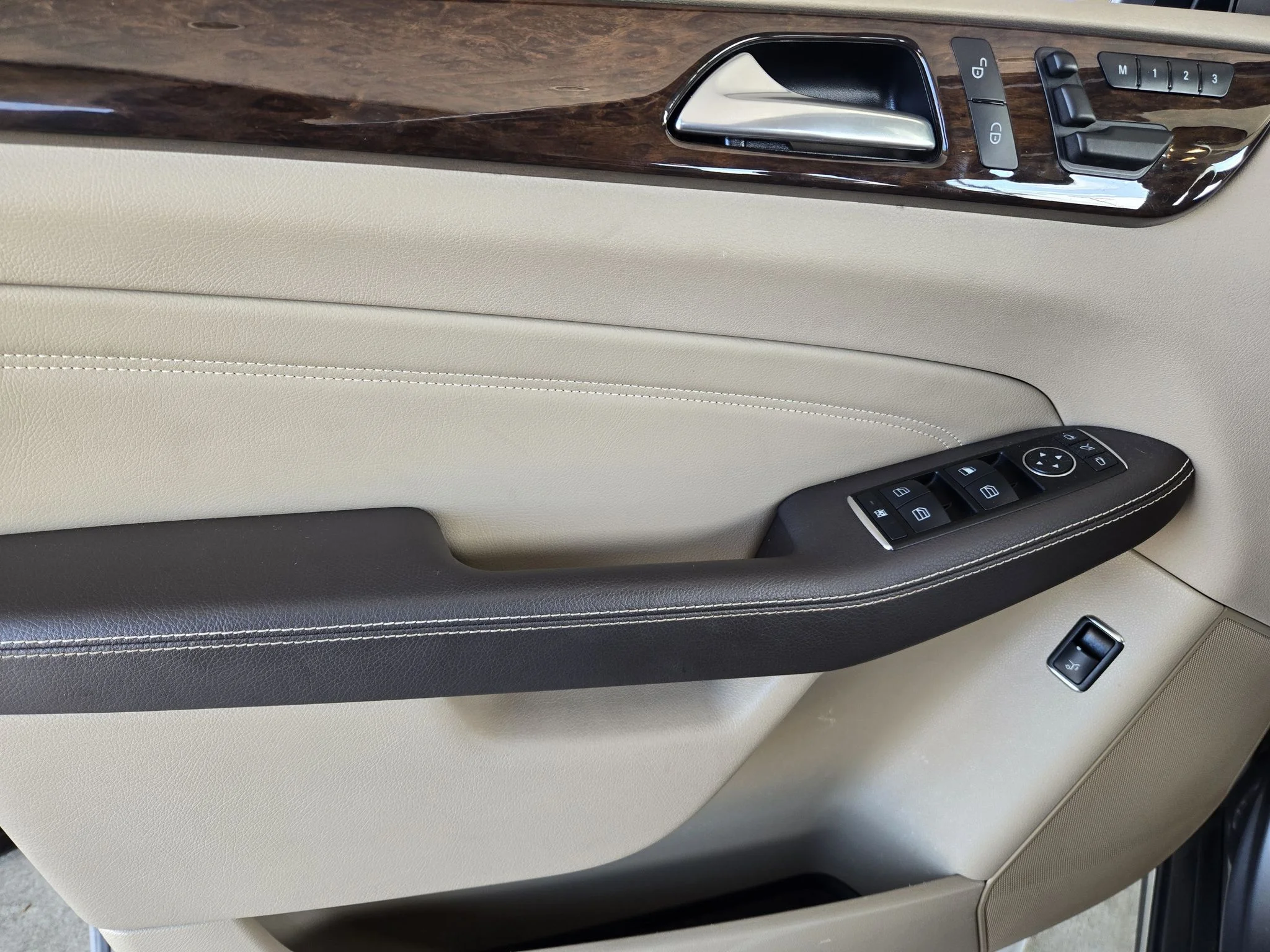 Used 2012 Palladium Silver Metallic Mercedes-Benz ML350 BlueTEC® image 22