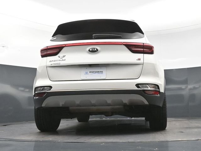 Used 2020 White Kia S image 30