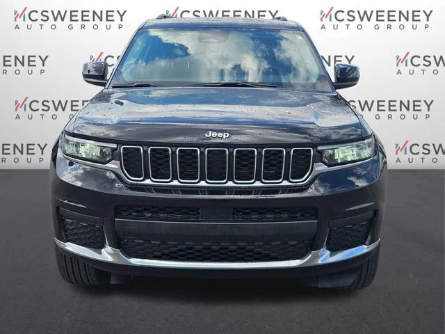 Used 2023  Jeep Laredo image 8