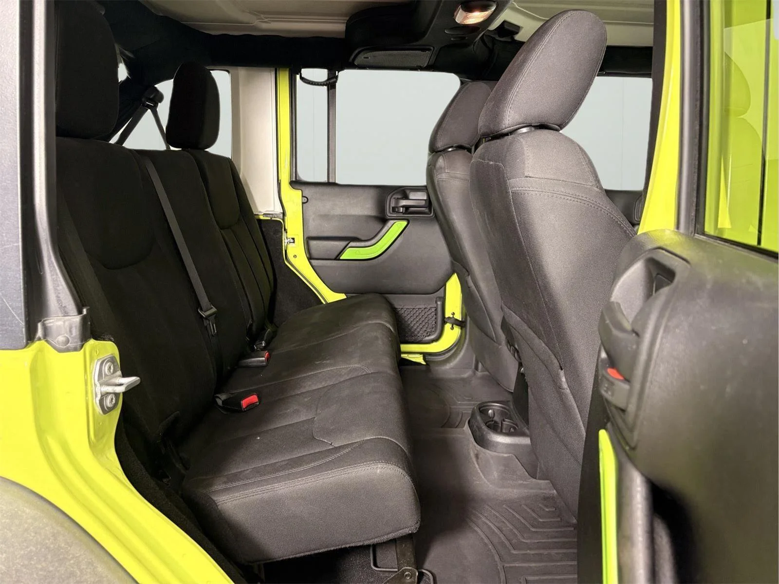 Used 2016 Hypergreen Clearcoat Jeep Sport image 18