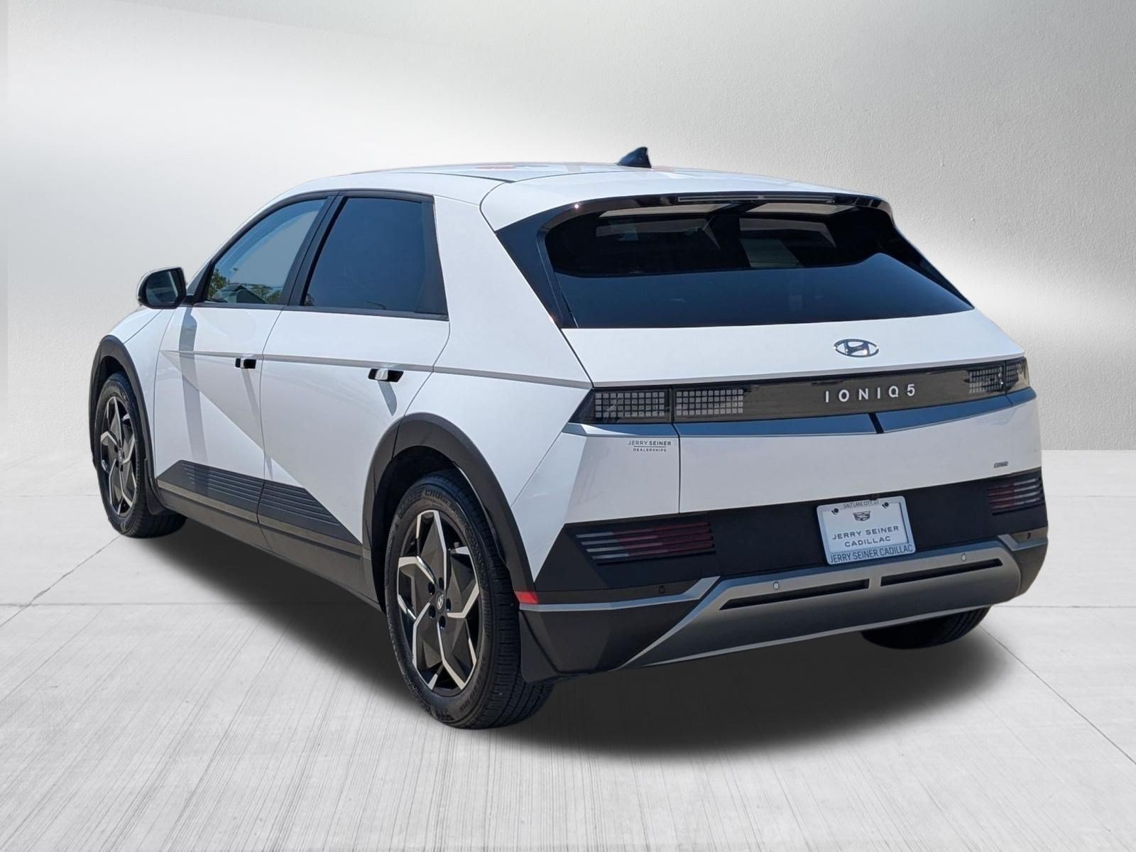 Certified Used 2023 White Hyundai SEL image 3