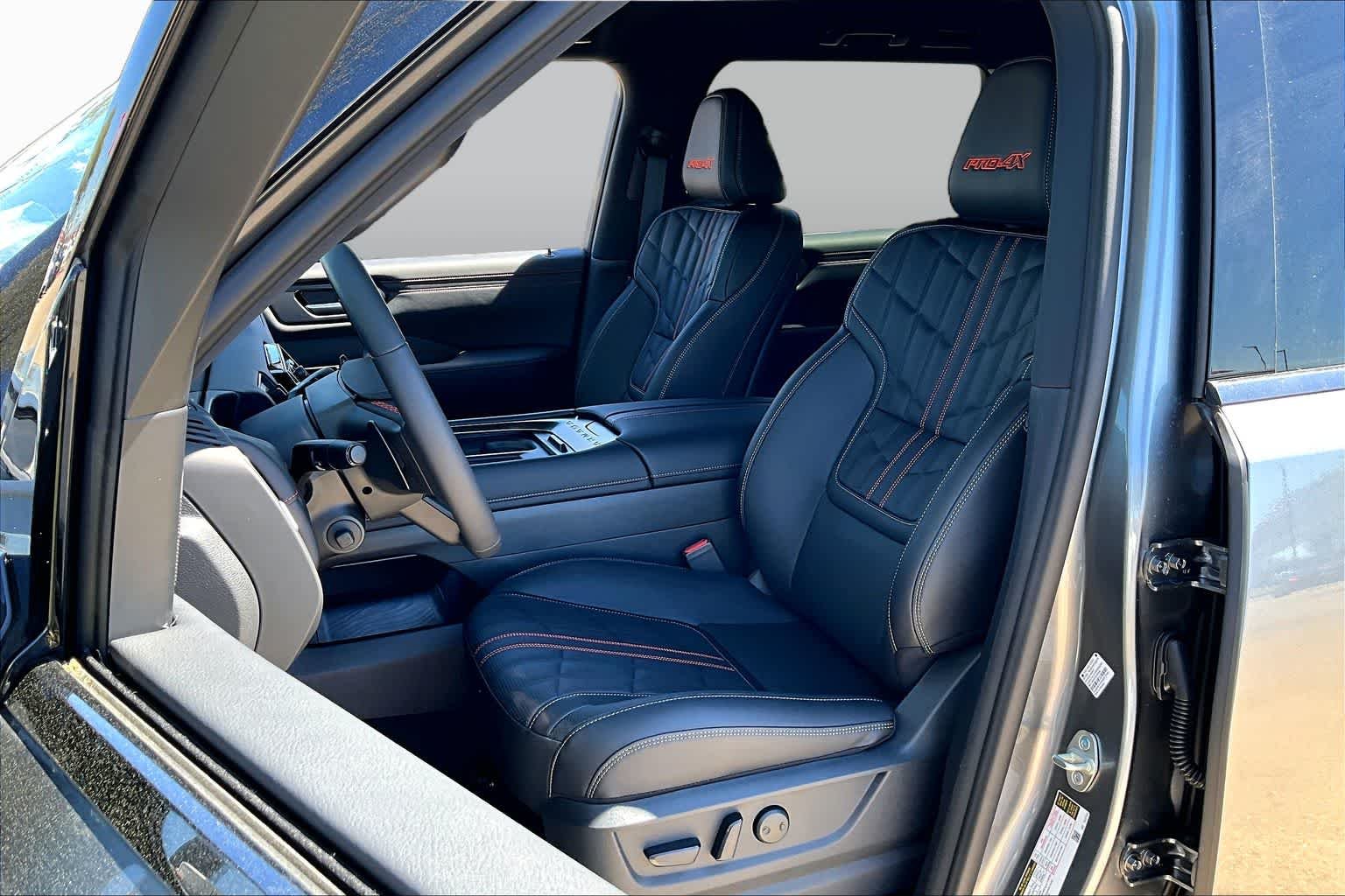 New 2026 Gun Metallic / Super Black Two-tone Nissan PRO-4X image 17