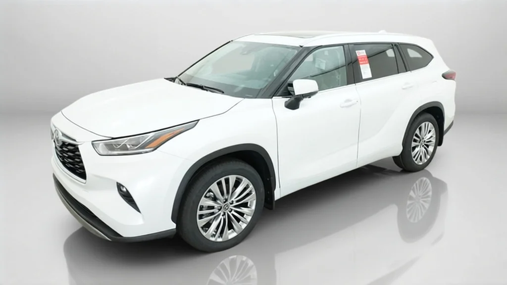 White (Wind Chill Pearl) 2026 Toyota Highlander SUV / Crossover All-Wheel Drive 
