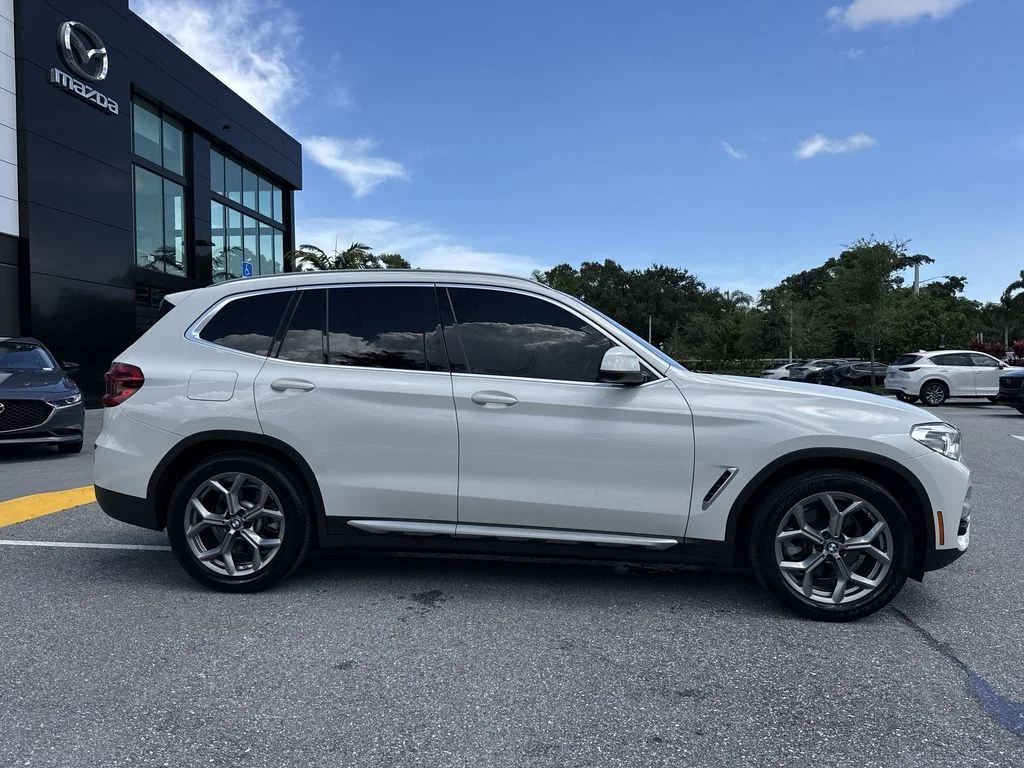 Used 2021 Alpine White BMW sDrive30i image 23