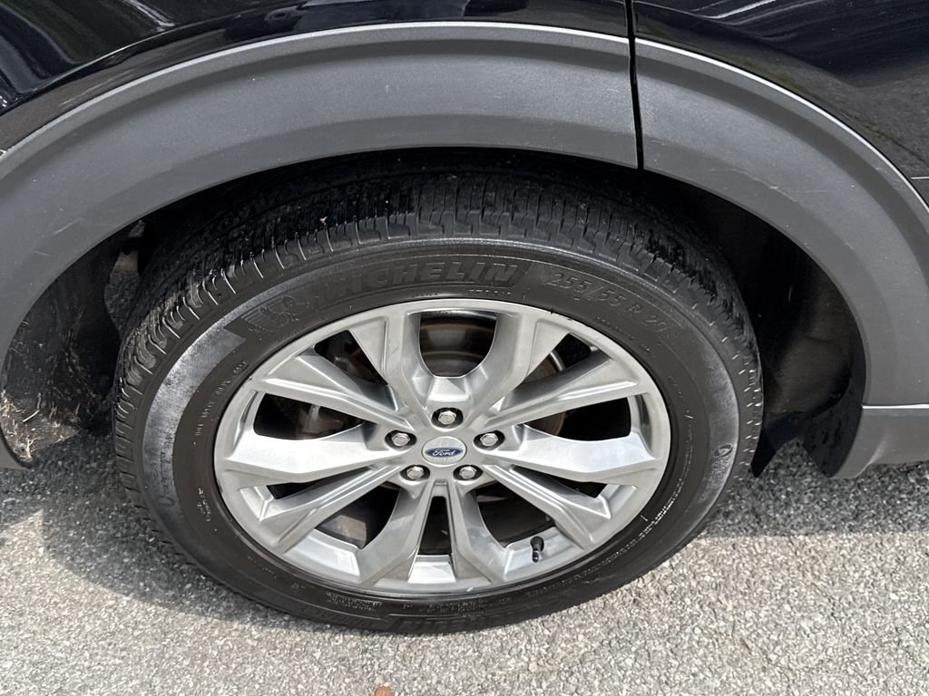 Used 2023 Black Ford XLT image 12