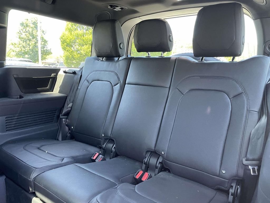 Certified Used 2023 Santorini Black Metallic Land Rover X-Dynamic SE image 18