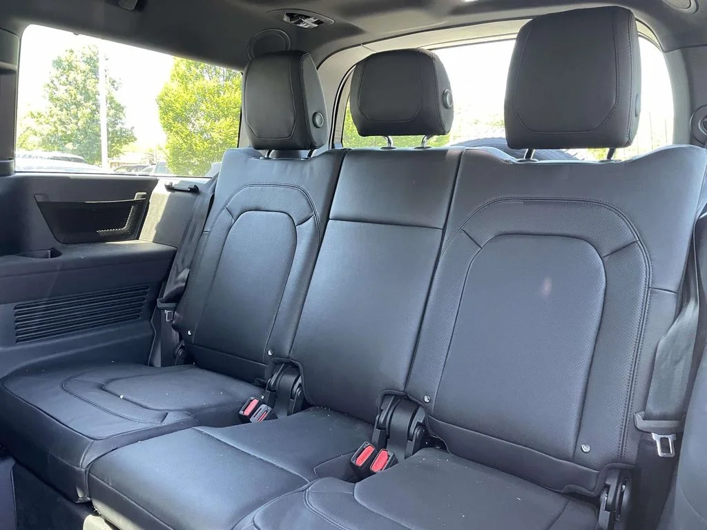 Used 2023 Santorini Black Metallic Land Rover X-Dynamic SE image 18