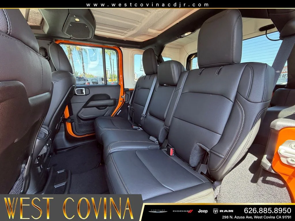 2025 Jeep Wrangler 4-Door Sahara - Photo 20