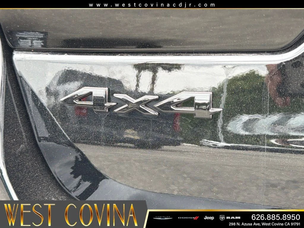 New 2026 Diamond Black Crystal Pearlcoat Jeep Altitude image 13