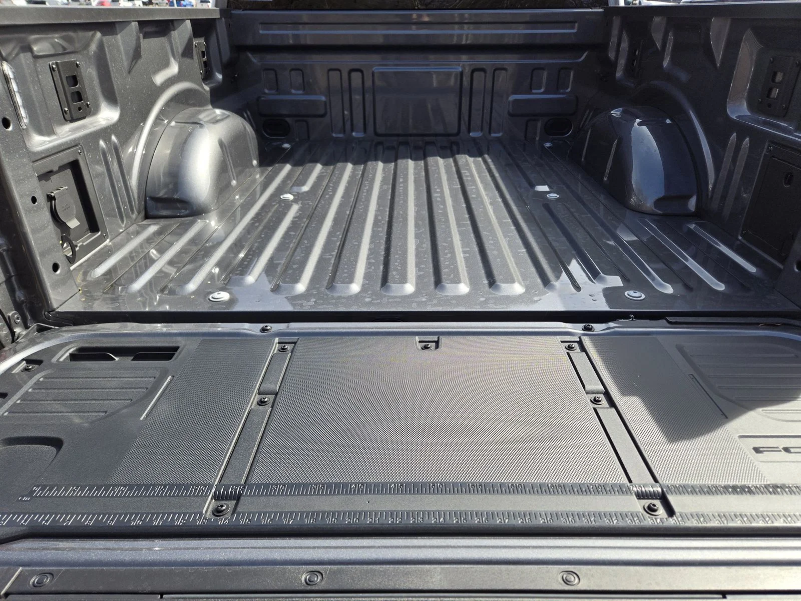 New 2026 Carbonized Gray Metallic Ford XLT image 20