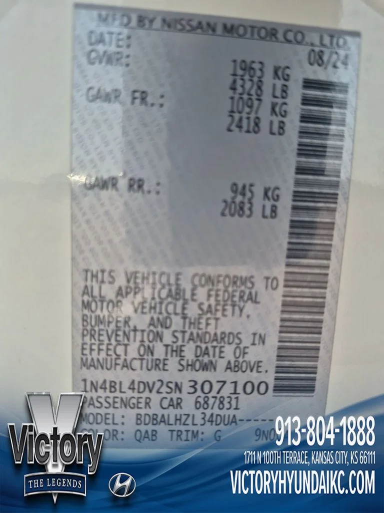 Used 2025 White Nissan 2.5 SV image 28