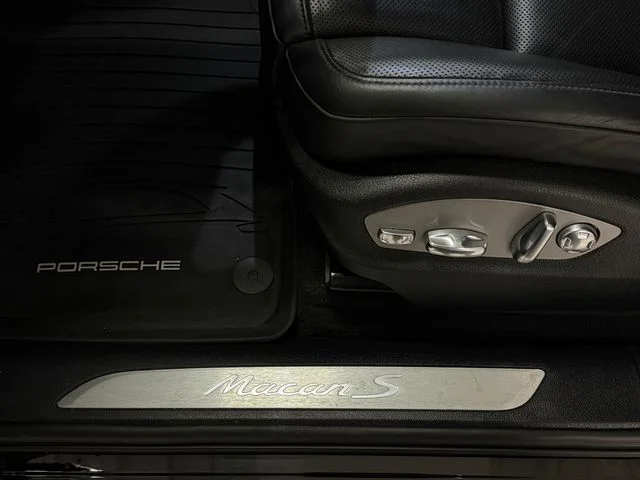 Certified Used 2023  Porsche S image 36