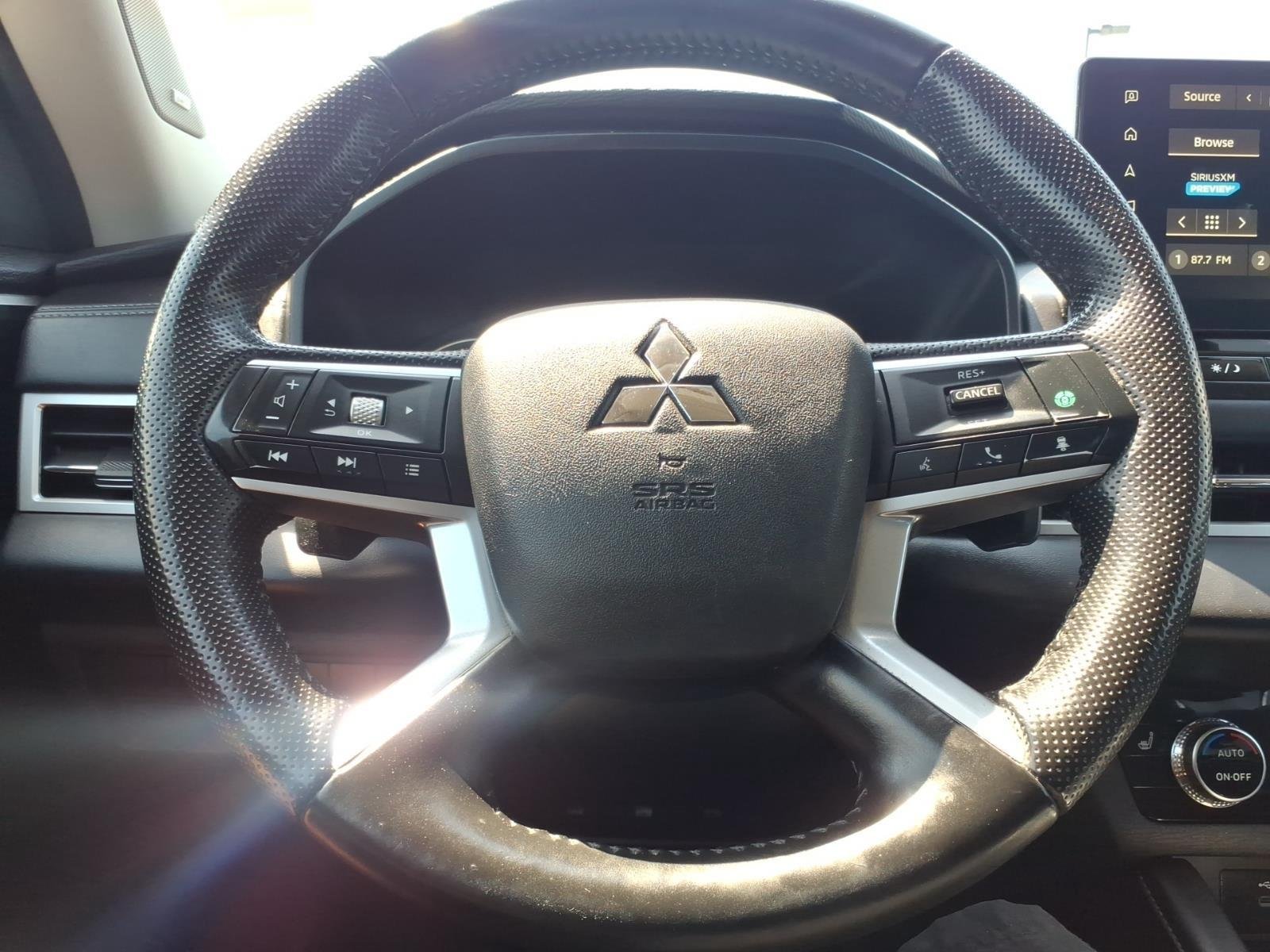 Used 2025  Mitsubishi SE image 26
