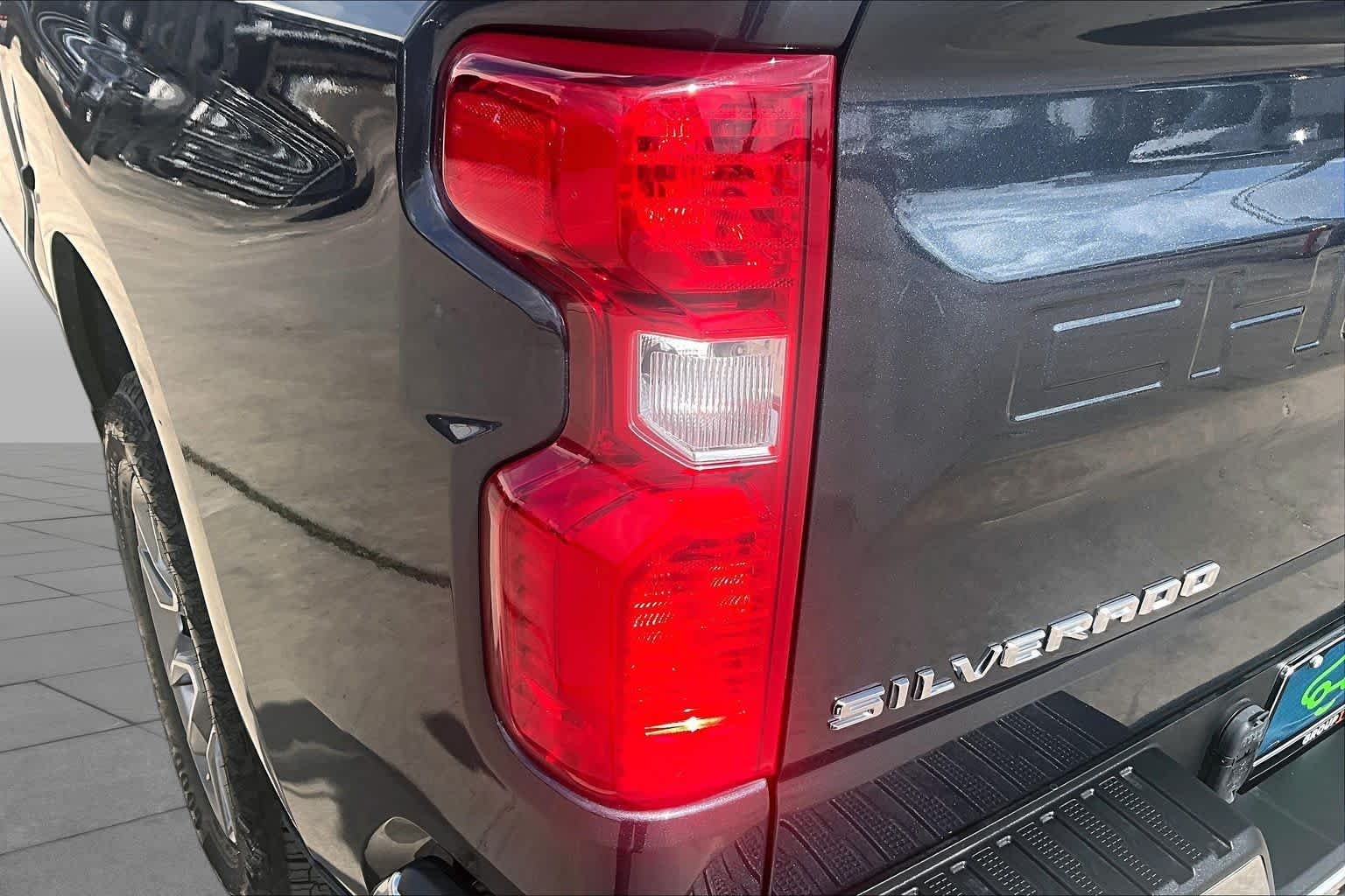 Used 2022 Shadow Gray Metallic Chevrolet LT image 29