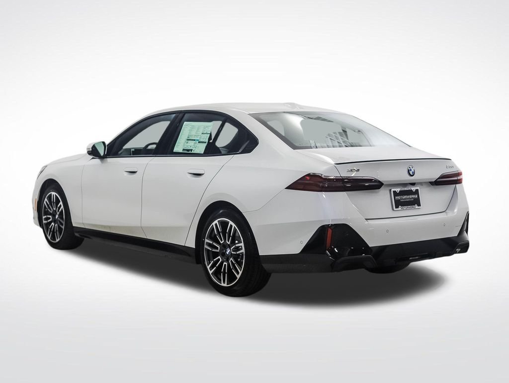 Used 2027 White Metallic BMW 530i xDrive image 3