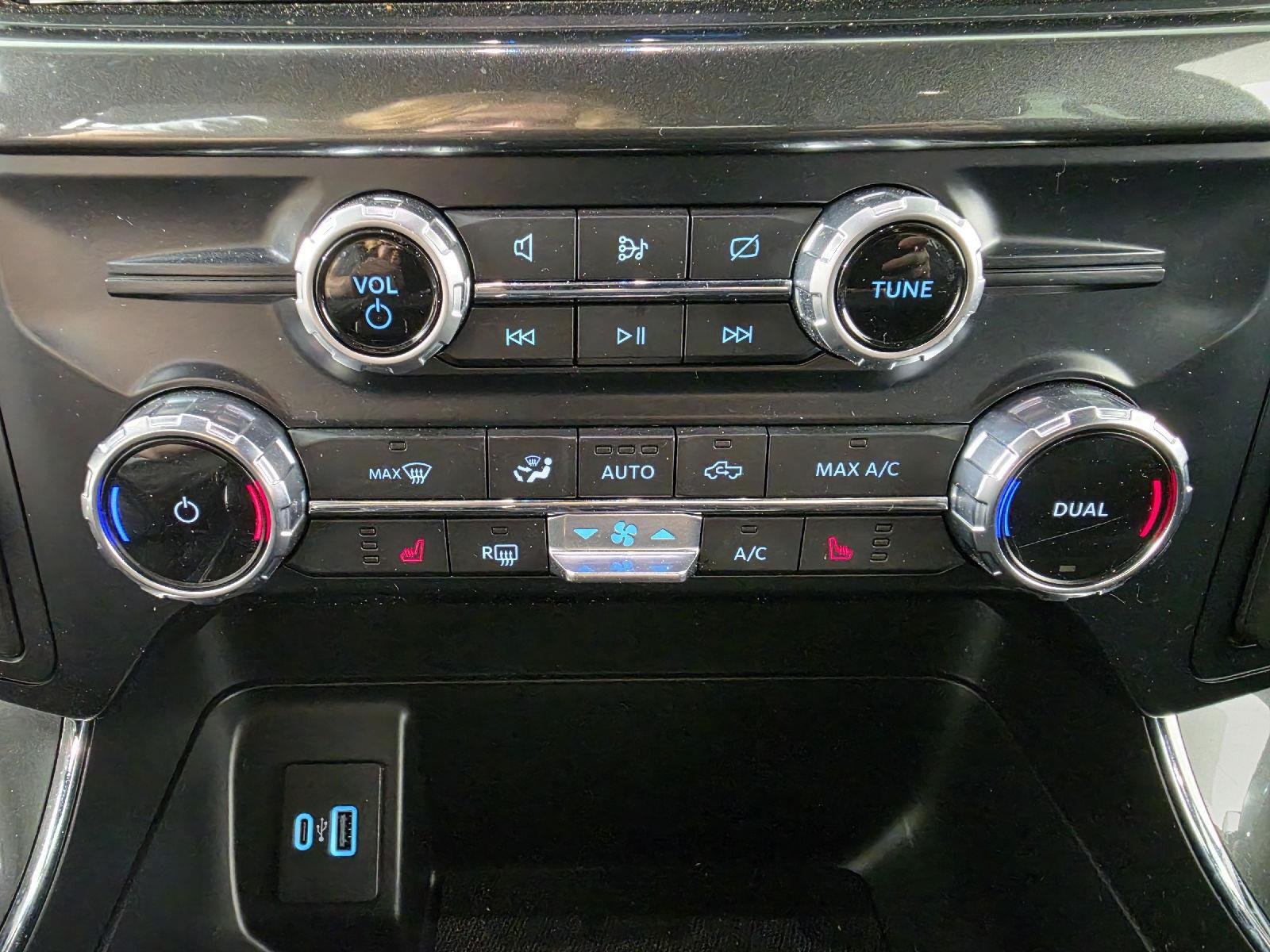 Used 2023 Iconic Silver Ford XLT image 18