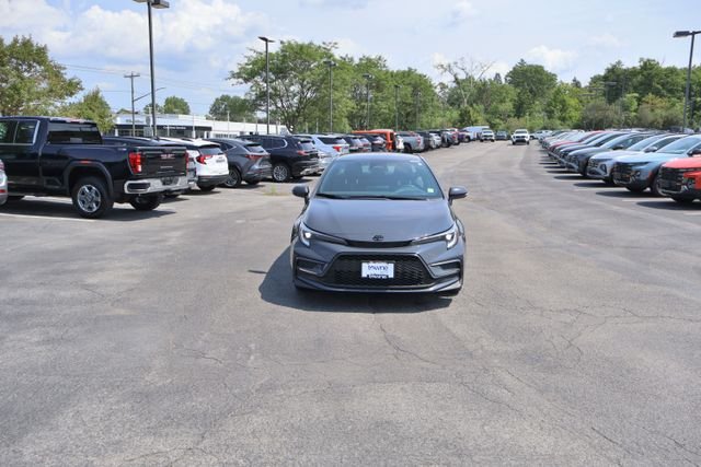 Used 2024  Toyota SE image 12