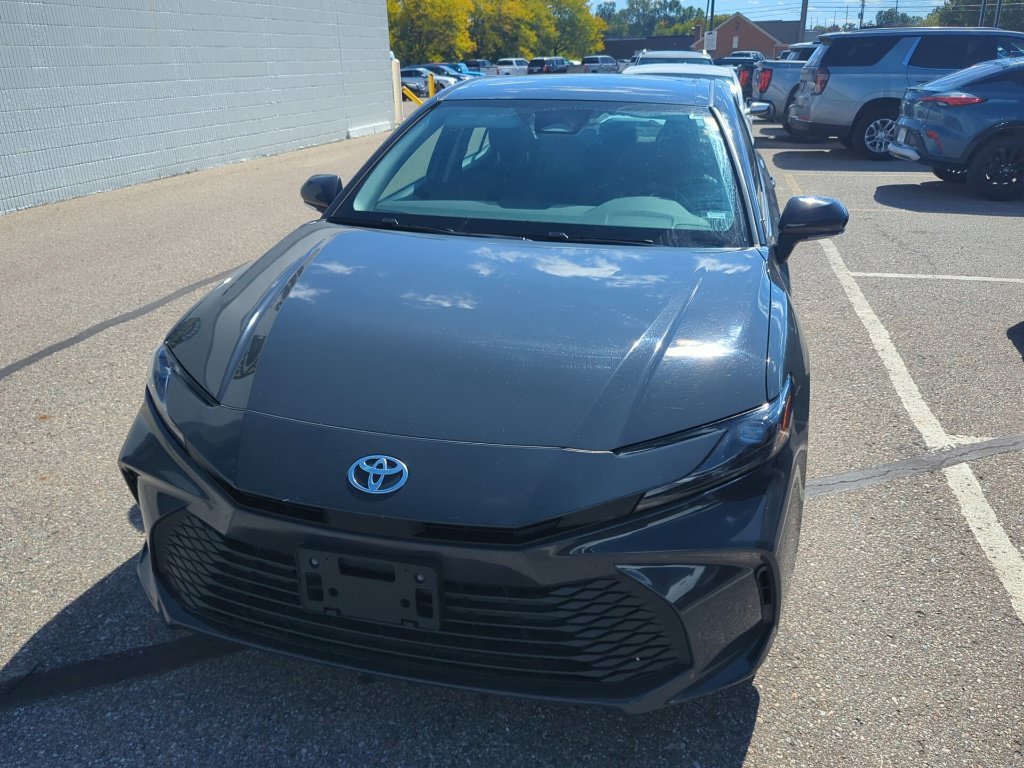 Used 2025 Underground Toyota LE image 2