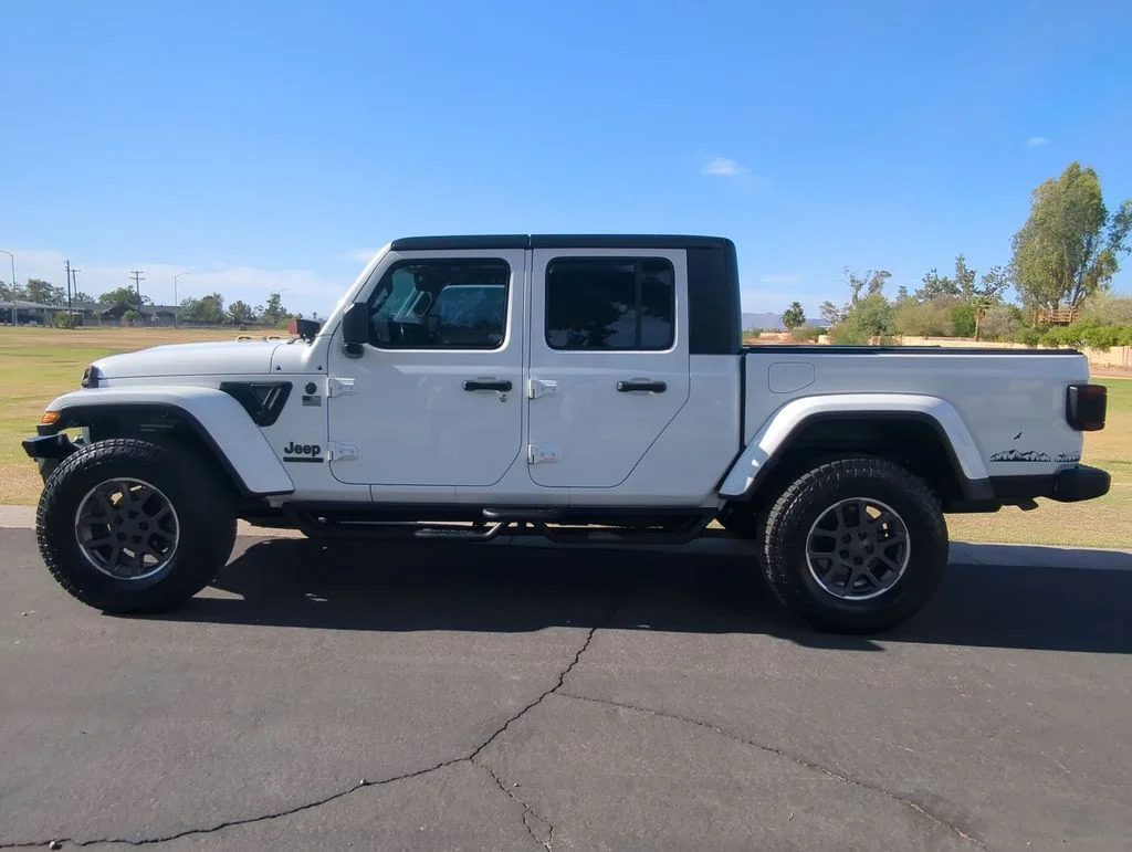 Used 2021 White Jeep Sport image 4