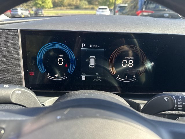 Used 2025 White Hyundai SEL image 19