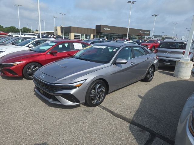 Used 2025 Metal Hyundai Limited image 2