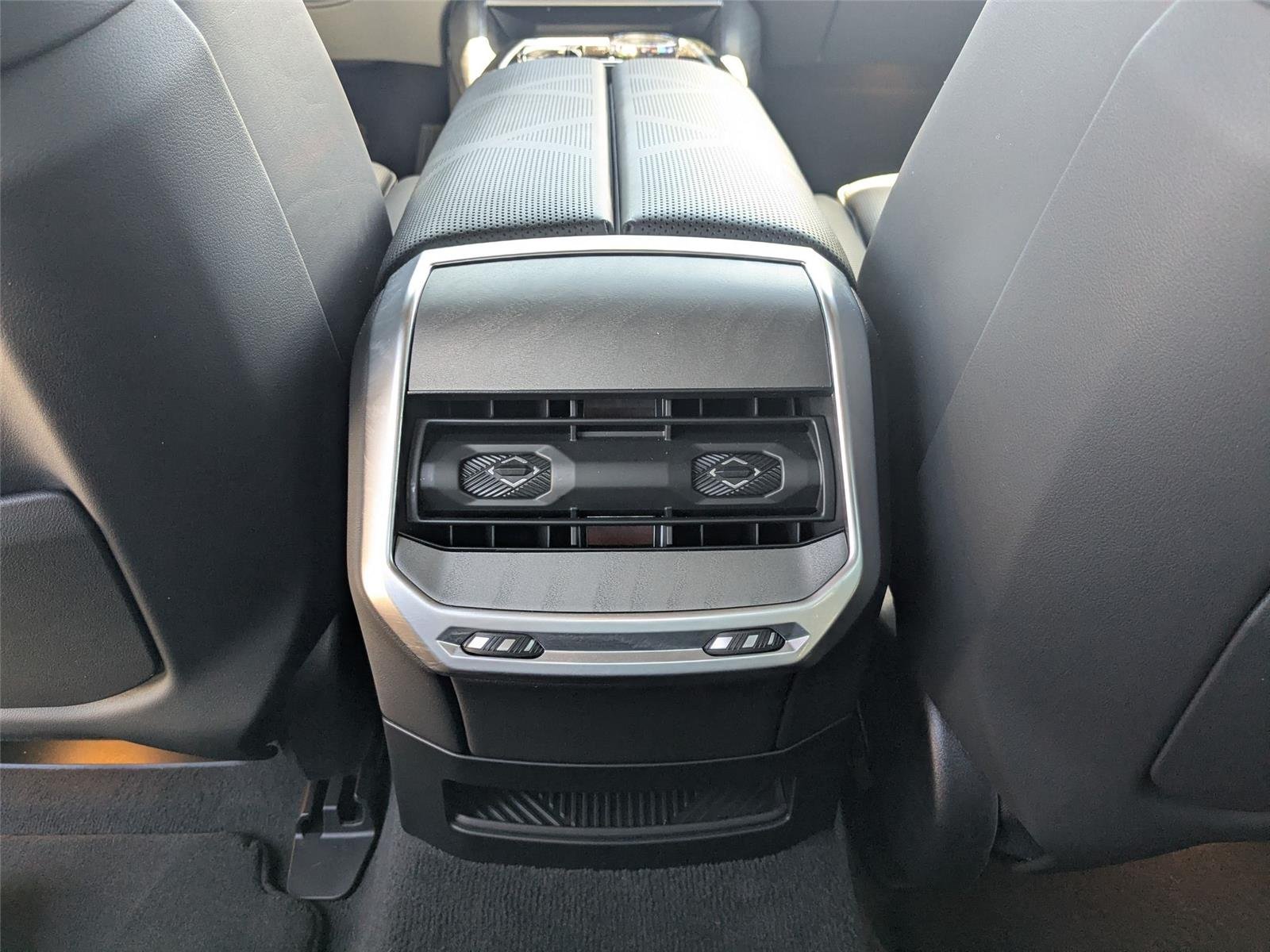 2024 BMW i7 Base - Photo 28