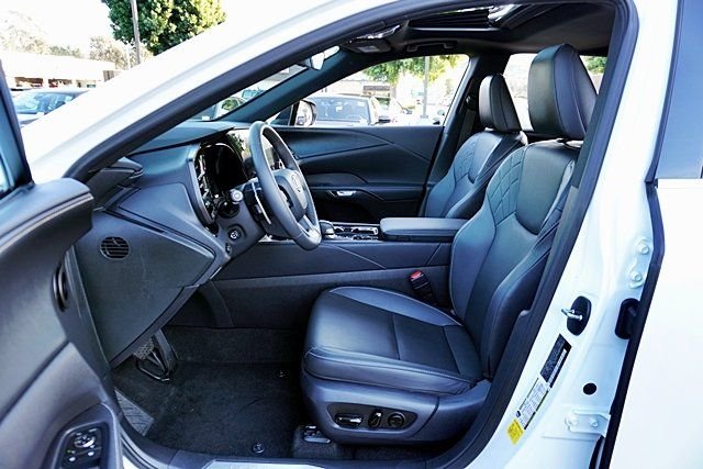 Used 2024 White Lexus 350 image 14
