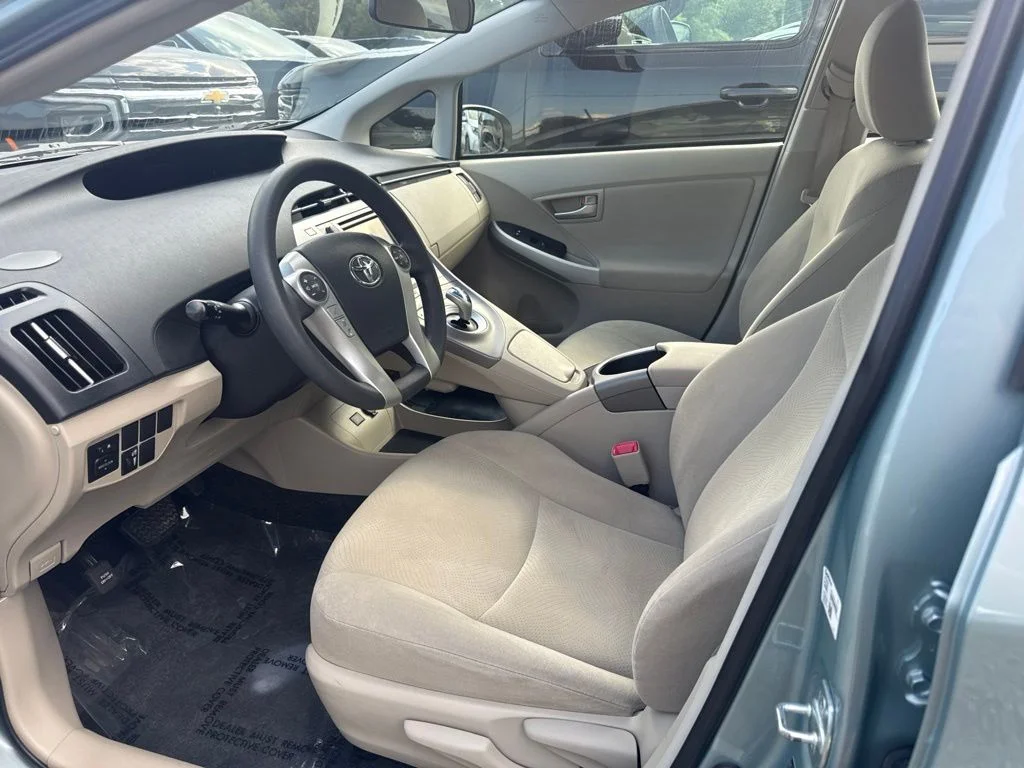 Used 2013 Beige Toyota Three image 3