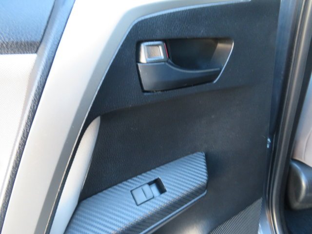 Used 2015  Toyota LE image 17