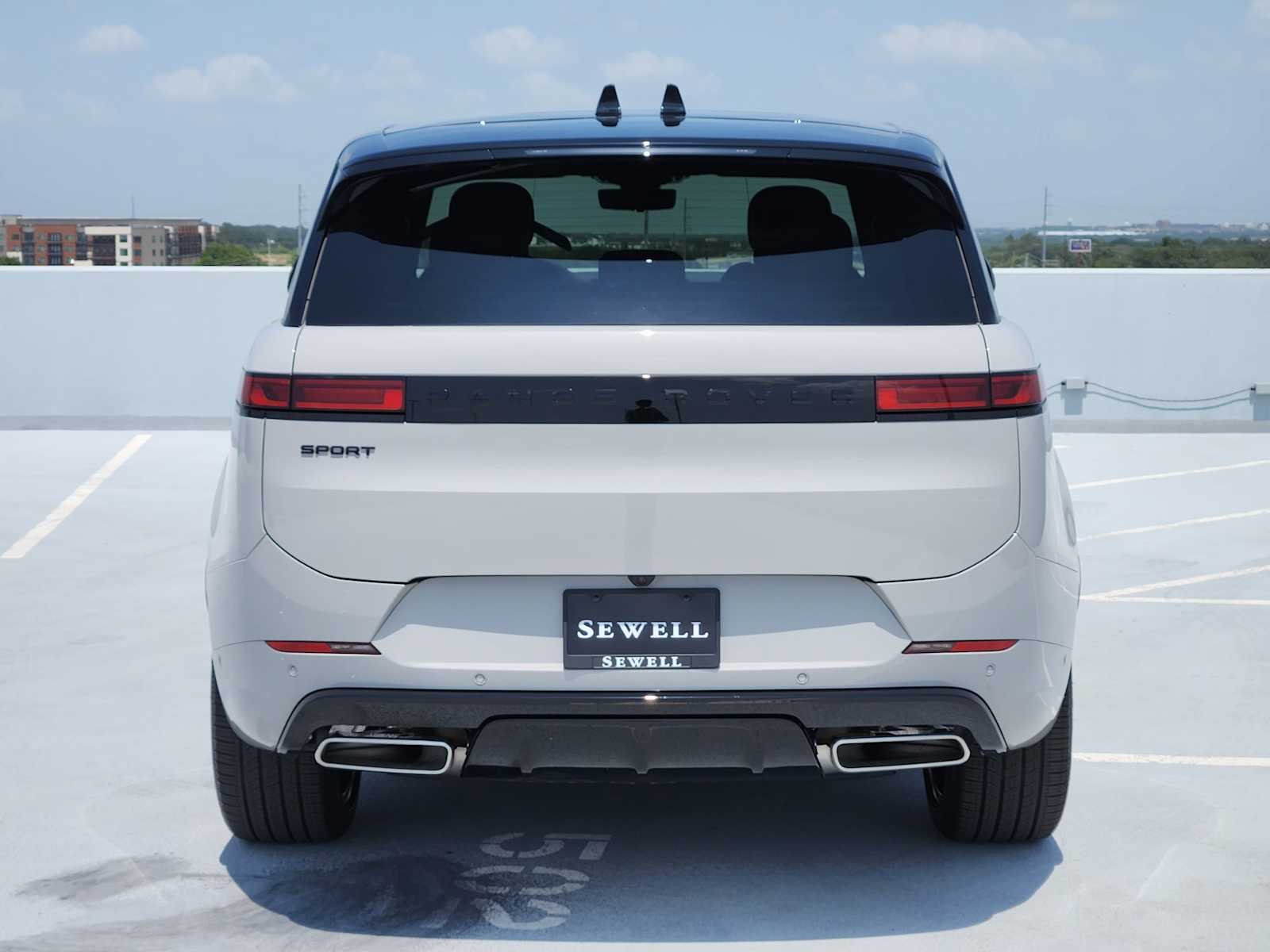 New 2026 Borasco Grey LAND ROVER Dynamic SE image 6